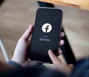 facebook app on cellphone